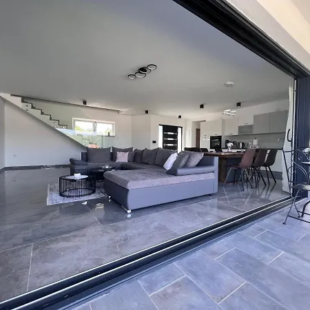 Villa H Labin (Istria)