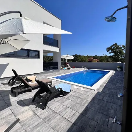 H Villa *