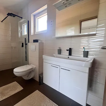 H Villa Labin (Istria)